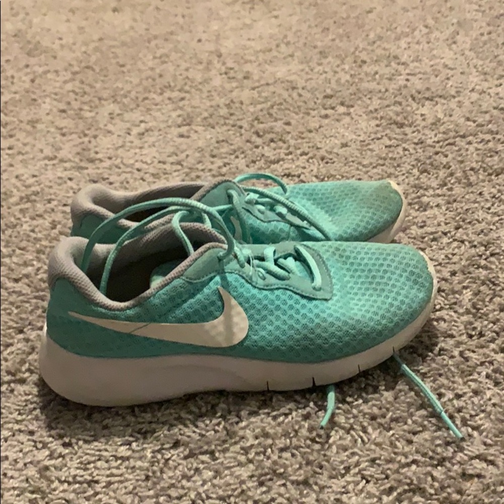 nike running sneakers